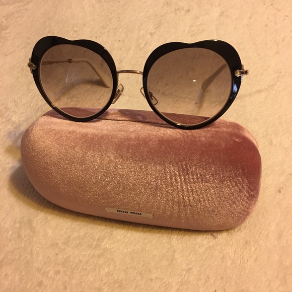 😎Miu Miu Women Sunglasses ❤️ shape😎 - Picture 2 of 8